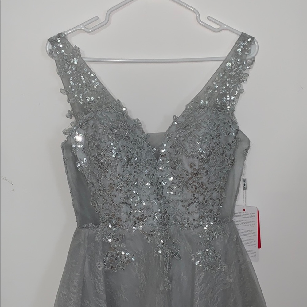 Short Silver dress(never worn) - Picture 2 of 7